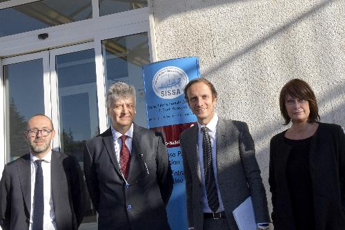 Gabriele Rizzetto (segretario generale Sissa), Stefano Ruffo (direttore Sissa), il governatore Massimiliaano Fedriga e l'assessore all'Università Alessia Rosolen 